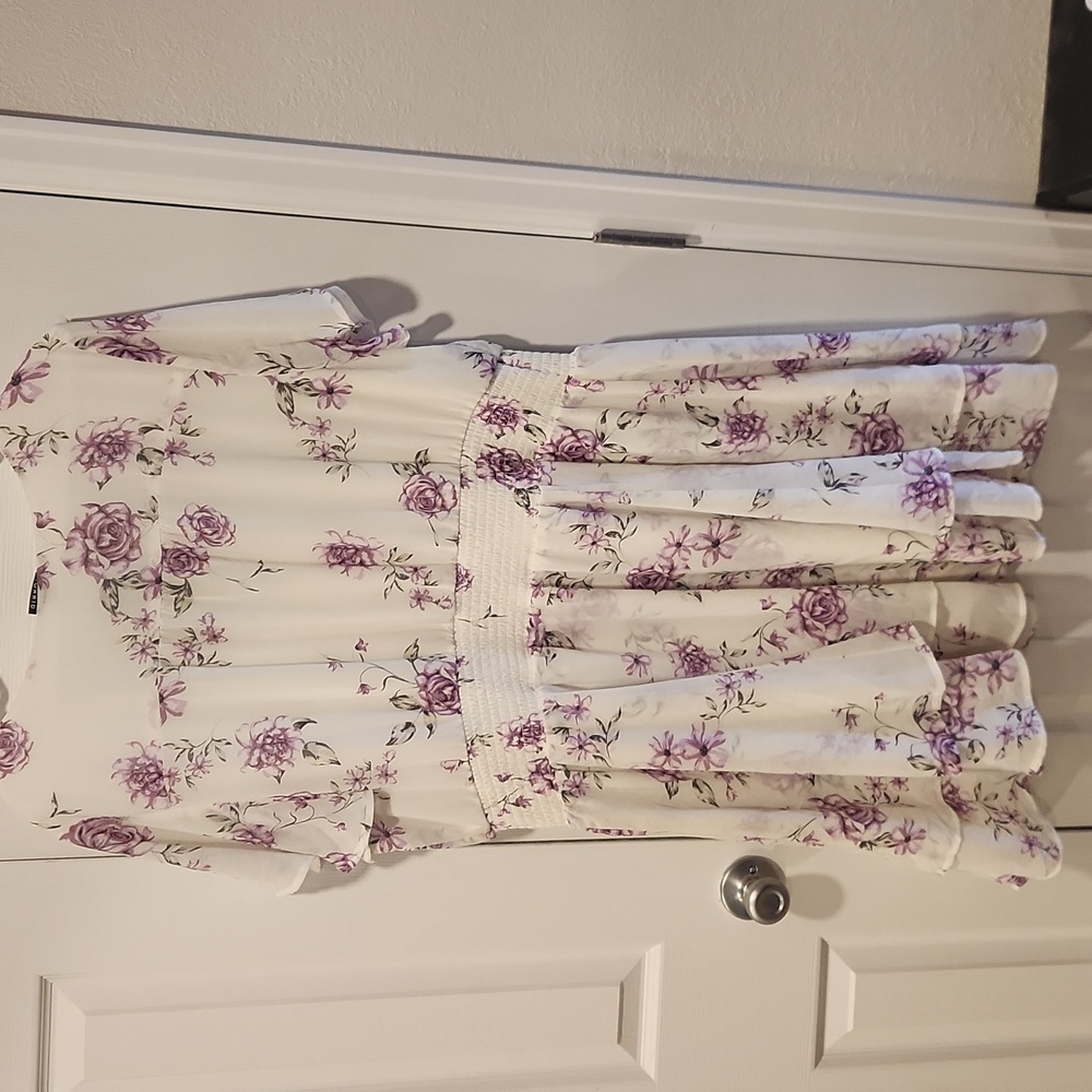 NWT Torrid Ivory Floral Short Sleeve V-neck Skater Dress - Picture 2 of 4